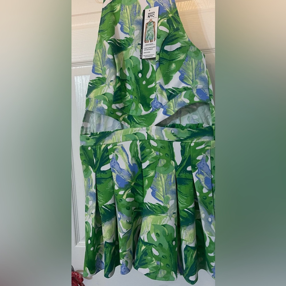 Madden NYC, size M, side cutouts